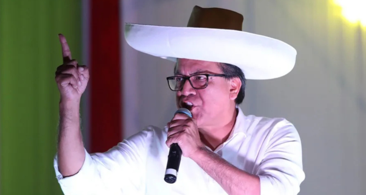 Imagen de archivo del candidato de izquierda a la Presidencia de Perú Roberto Sánchez