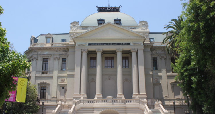 PDI indaga robo de escultura desde el Museo de Arte Contemporáneo en Santiago