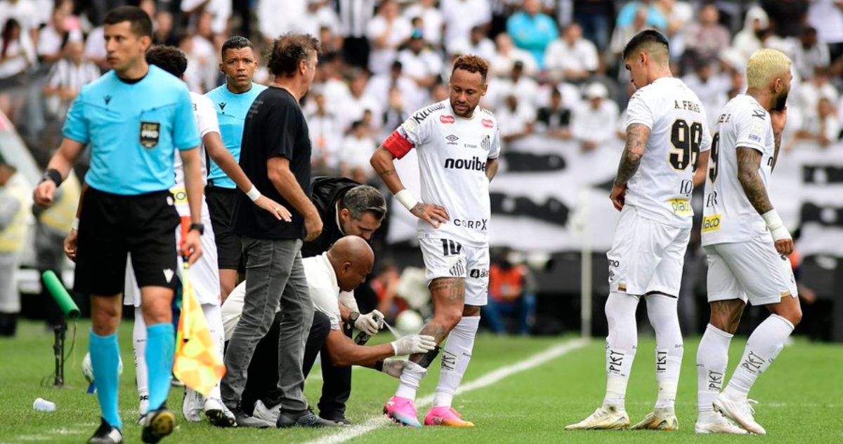 Neymar sufre “pequeña lesión” según médico de Santos
