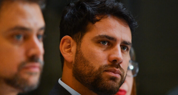 Senador Ibáñez (FA) califica de "decepcionante" la renuncia de subsecretario de Ciencia Rafael Araos