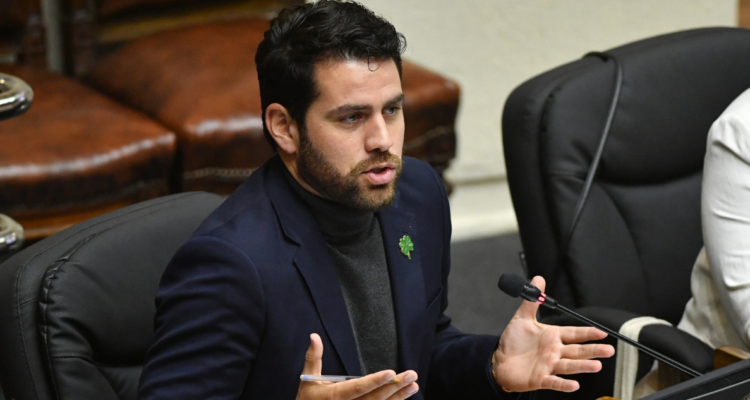 Senador Ibáñez (FA) insta al Gobierno a no apoyar AC y a aislar a “ultrafanáticos” de conversaciones