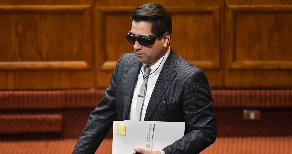 Servel rechaza rendición de Olivares por asesorías vía WhatsApp y gastos ligados a Parisi