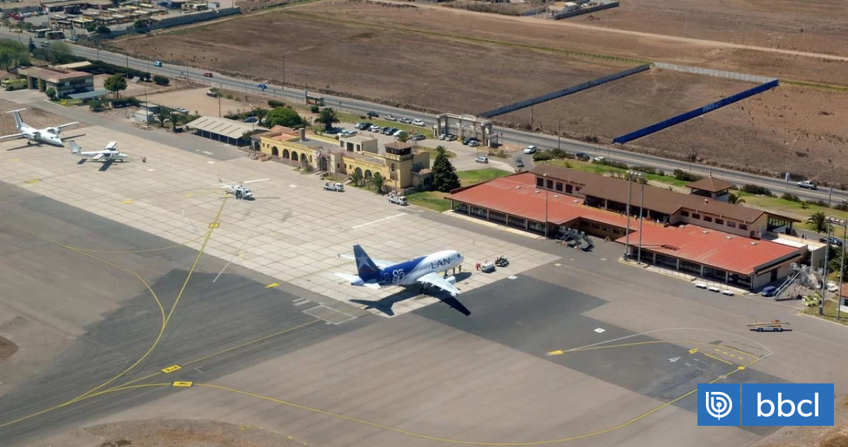 Aeropuerto de La Serena mantiene suspensión de operaciones por camión en panne en pista de aterrizaje