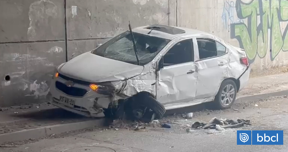 Dos detenidos tras persecución en zona occidente de la RM: le pincharon neumático a mujer para robarle
