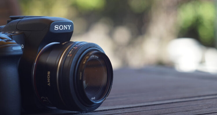 Sony cierra su año fiscal con menos beneficios y anuncia una recompra de acciones