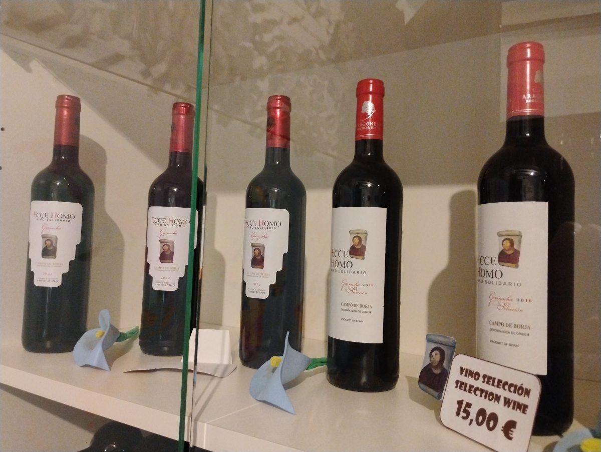 Vinos con cara del Ecce  Homo restaurado