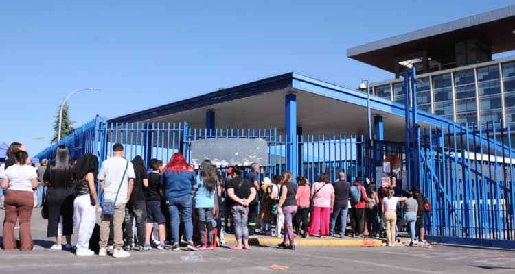 https://media.biobiochile.cl/wp-content/uploads/2026/05/tribunal-revisa-amparo-de-familias-que-piden-traslado-de-pacientes-psiquiatricos-de-santiago-1-750x400.png