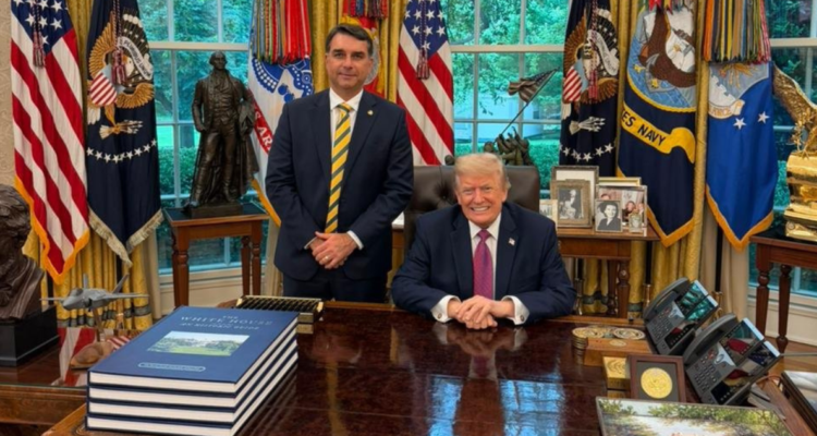 En el peor momento de su campaña en Brasil, Flávio Bolsonaro concreta cita de apoyo de Trump en EEUU