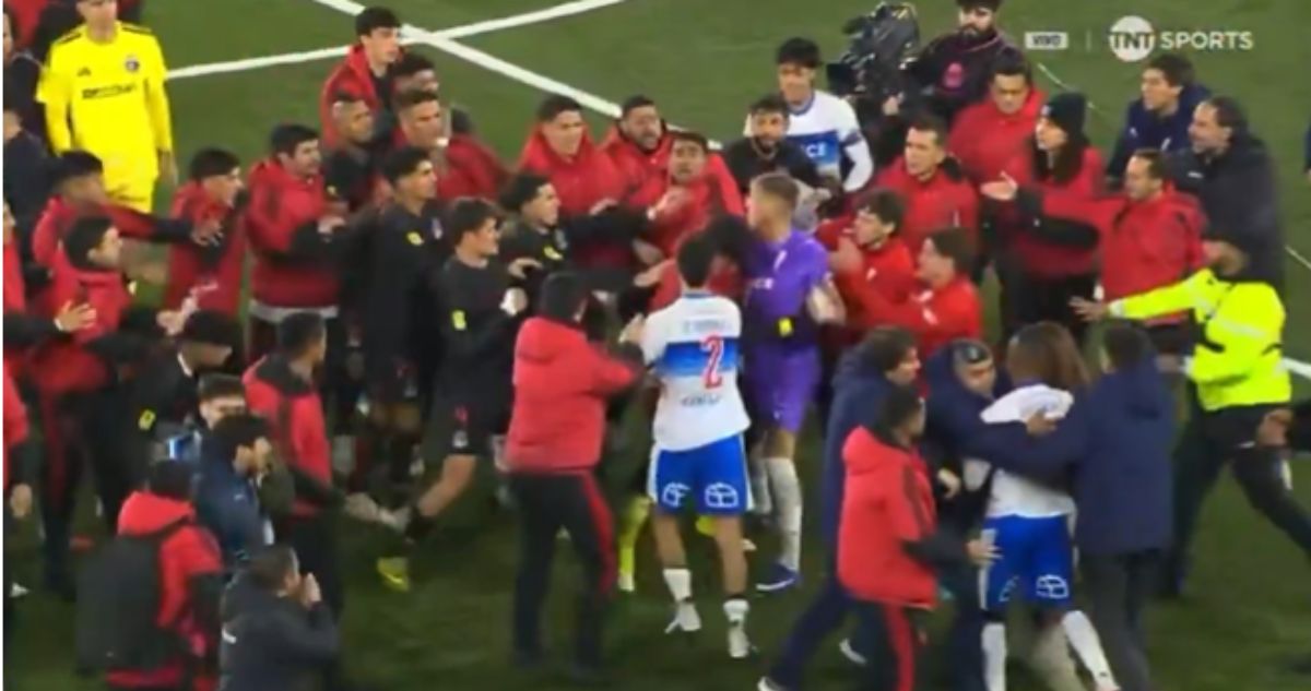 La pelea en el clásico UC-Colo Colo