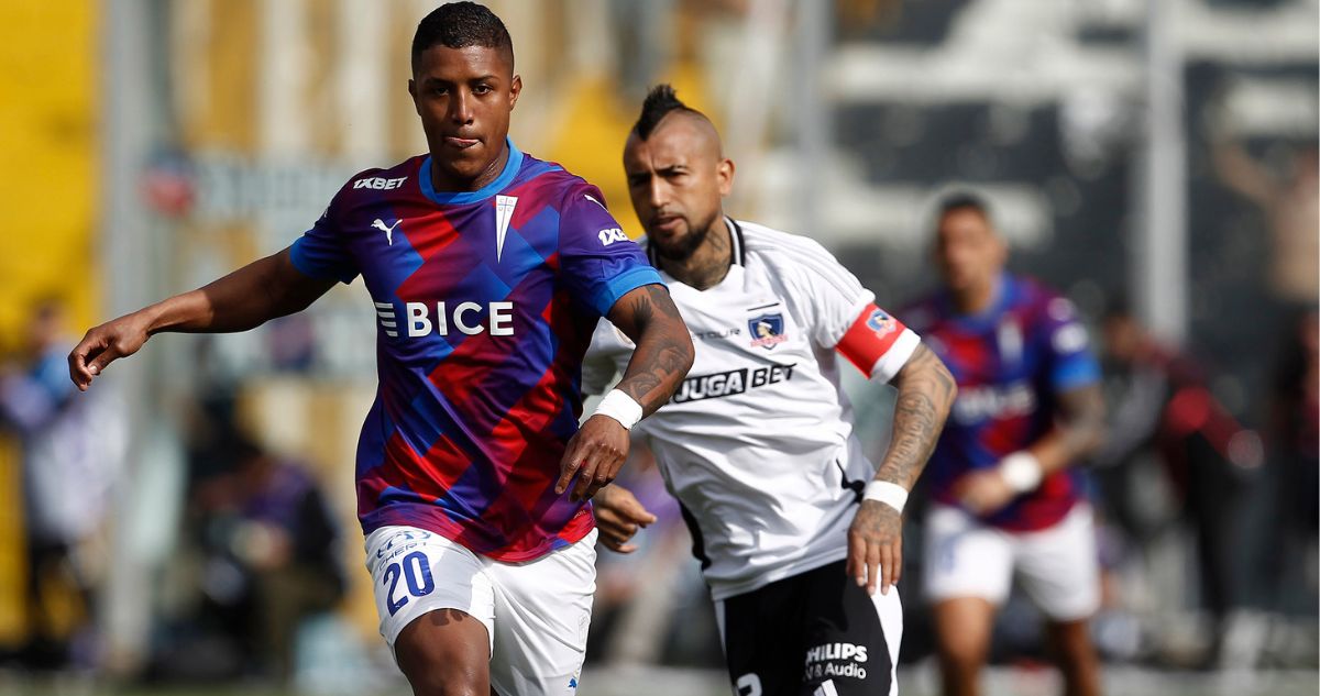 UC y Colo Colo se enfrentan en el Claro Arena