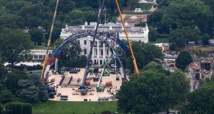 UFC construye estadio para 5.000 personas en jardines de la Casa Blanca para cumpleaños de Donald Trump.