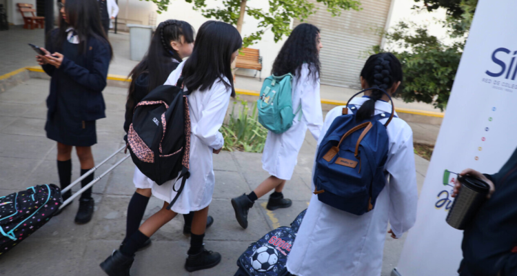 Mayoría saldrá en menos de 1 mes: cuándo son las vacaciones de invierno 2026 de los escolares