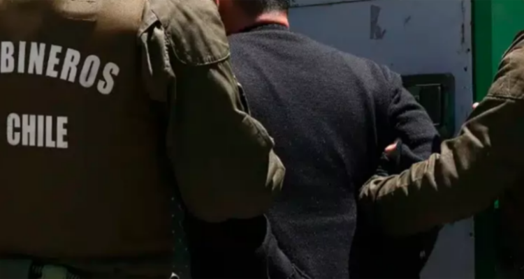 Vecinos detuvieron a menor de edad que maniató a adulta mayor para robar en su hogar en Peñalolén