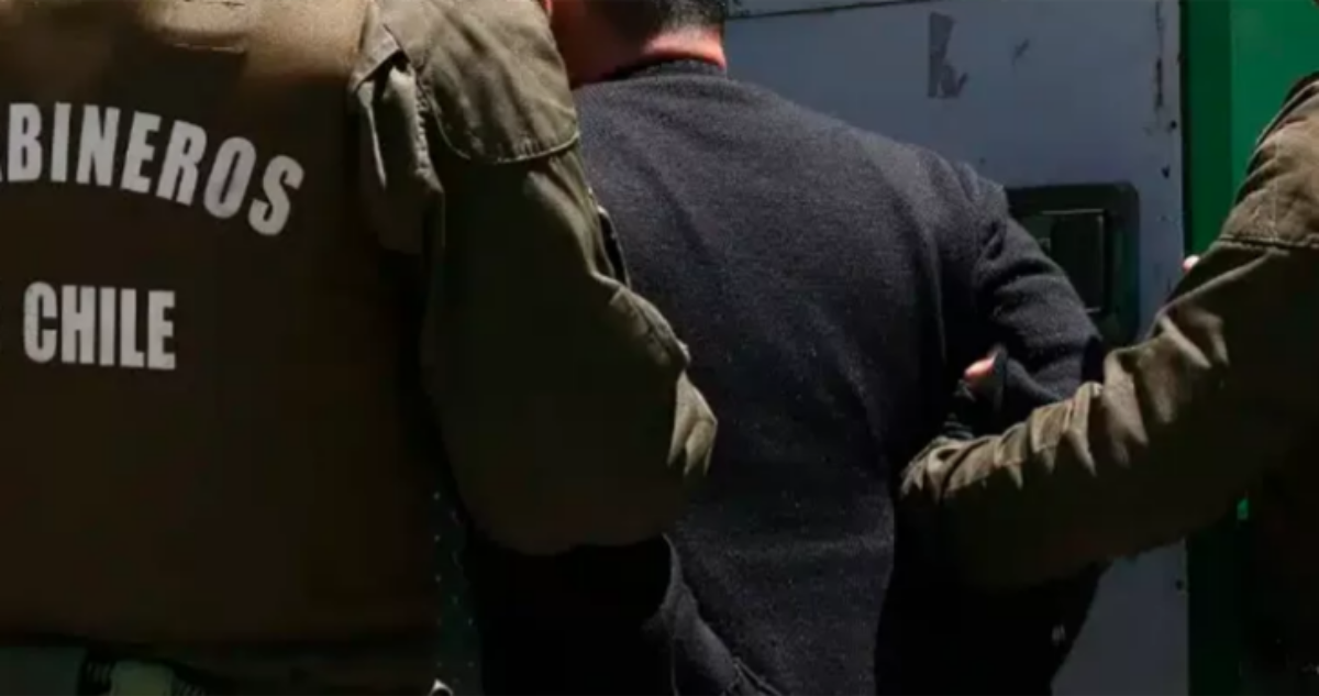 Vecinos detuvieron a menor de edad que maniató a adulta mayor para robar su hogar en Peñalolén