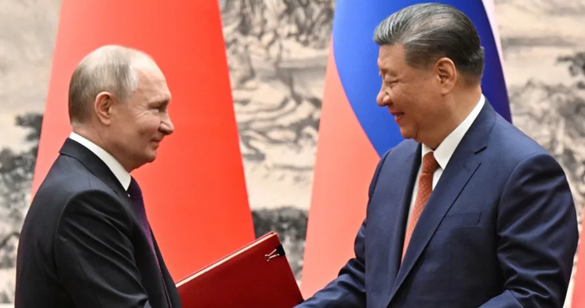 El presidente ruso, Vladimir Putin, y su homólogo chino, Xi Jinping,