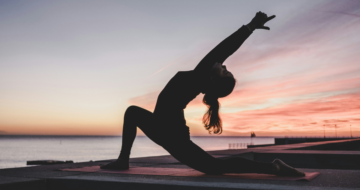 Persona practicando yoga