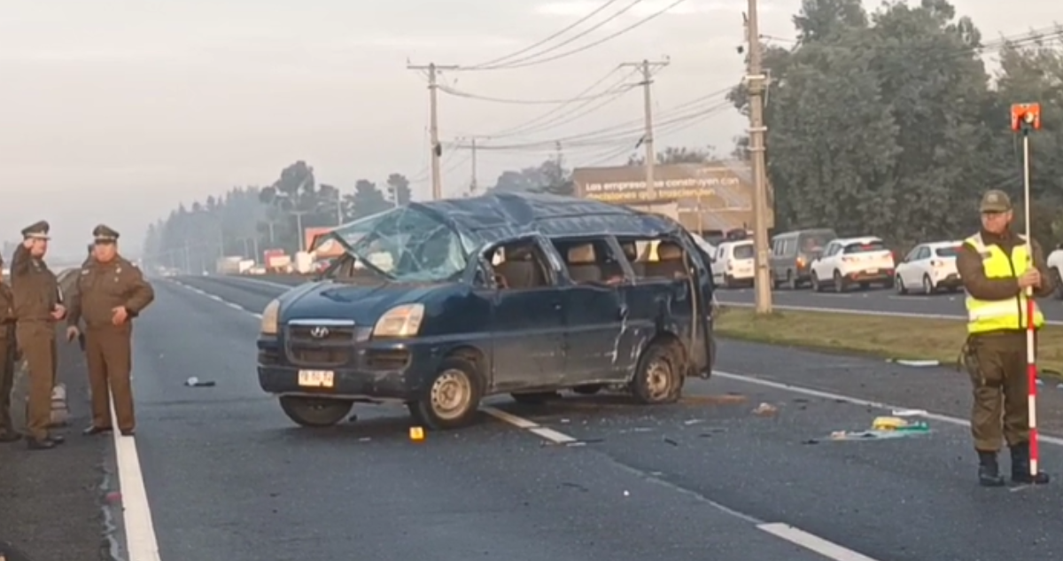 1 muerto y al menos 7 heridos graves deja volcamiento de furgón con trabajadores cerca de San Rafael