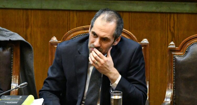 Los votos y advertencias que marcaron AC contra exministro Nicolás Grau en la Cámara Baja