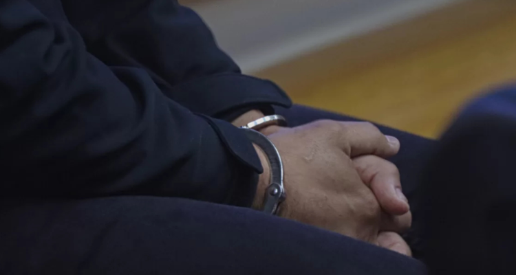 Abuelo es acusado de violar a su nieta y explotarla sexualmente a cambio de droga en Concepción