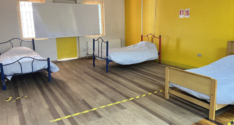 https://media.biobiochile.cl/wp-content/uploads/2026/06/albergue-osorno-750x400.png