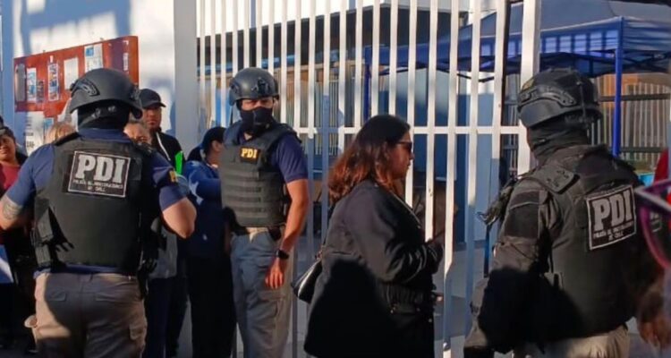 Al menos diez detenidos deja investigación por venta de licencias en municipio de Alto Hospicio