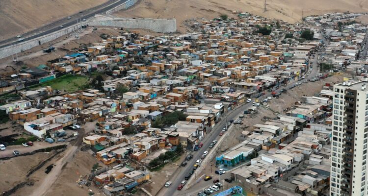 Alcalde de Alto Hospicio se cuadra con Poduje y llama a declarar estado de catástrofe por socavones