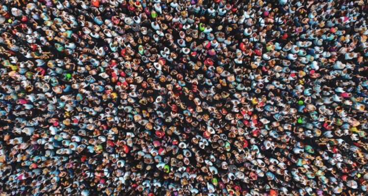 Simulación concluye que 2 mil millones de habitantes desaparecerían en 2064 tras una serie de factores