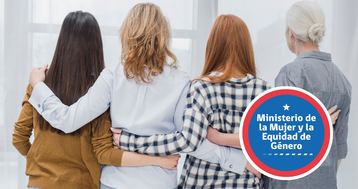 Mujeres de diferentes edades y logo del Ministerio de la Mujer.