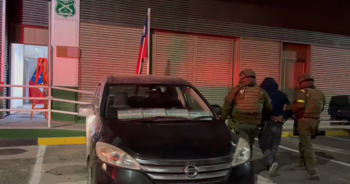 Arica: Detienen a dos bolivianos que intentaban sacar vehiculos irregularmente del país