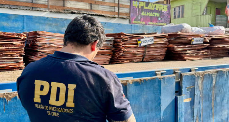 Arica: detienen a dos extranjeros e incautan 18 toneladas de cobre que iba a ser contrabandeado a Perú