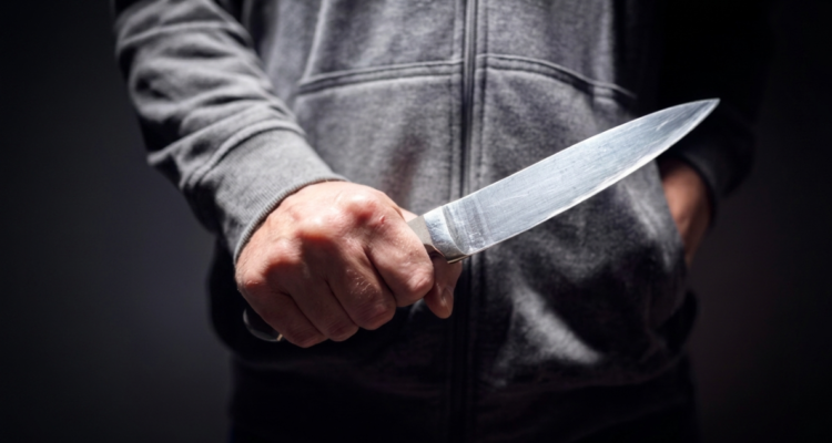 Con 30 puñaladas y en menos de 5 minutos: matan en la cárcel a asesino de su hijastra en Inglaterra