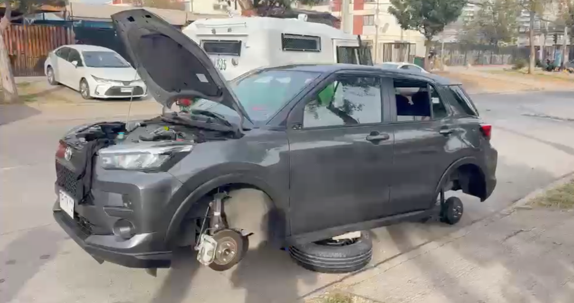 Investigan robo contra taller vehicular en San Joaquín: delincuentes huyeron con varios automóviles