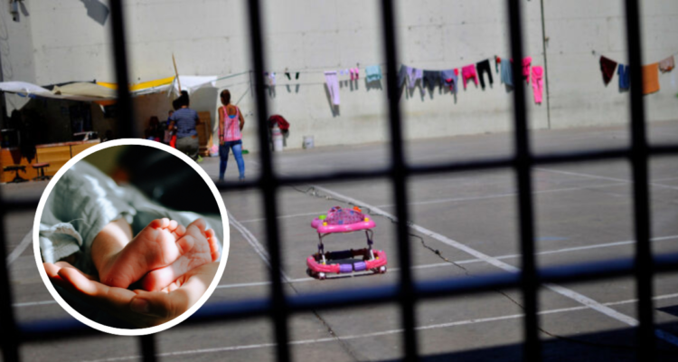 Patio de un cárcel donde se ve a mujeres privadas de libertad, ropa tendida y juguetes de niños. Y foto de contexto de pies de bebé.