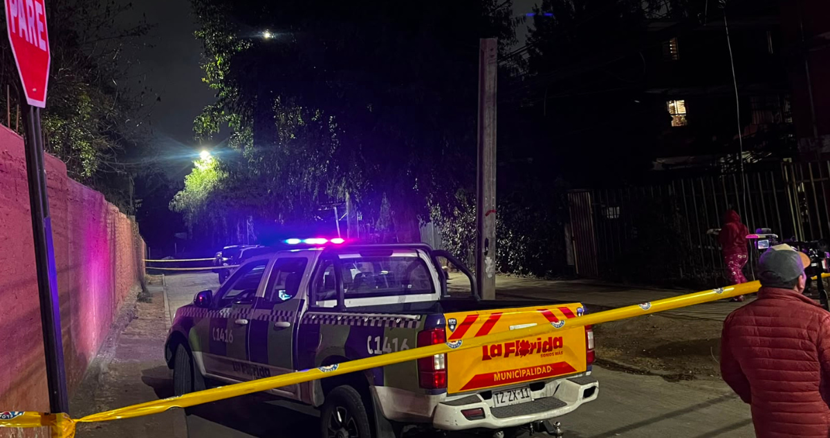 Balacera frente a centro juvenil en La Florida dejó un muerto y un adolescente herido