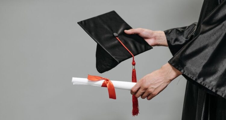Obligaciones Becas Chile