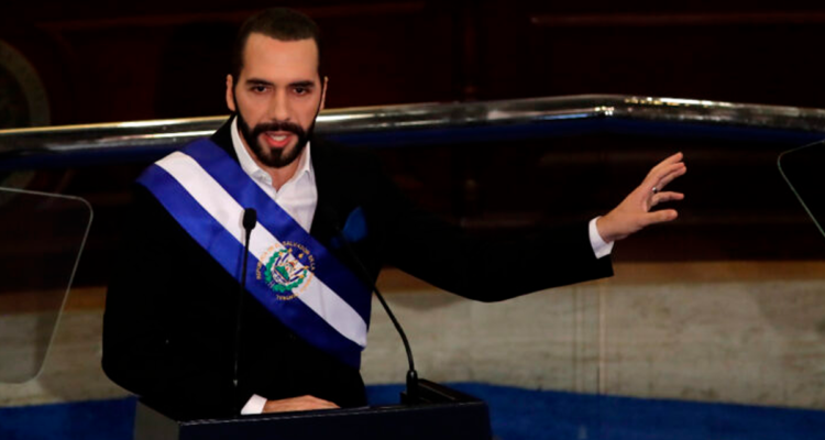 Nayib Bukele, presidente de El Salvador, inscribió su precandidatura a las elecciones de 2027