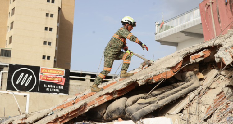 Búsqueda de víctimas terremoto Venezuela