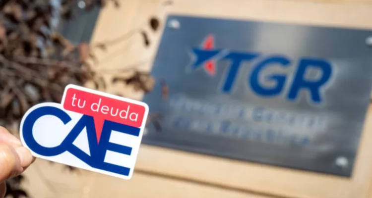 Cadem: 79% apoya convenios de pago para deudores del CAE y 70% respalda cobro a morosos