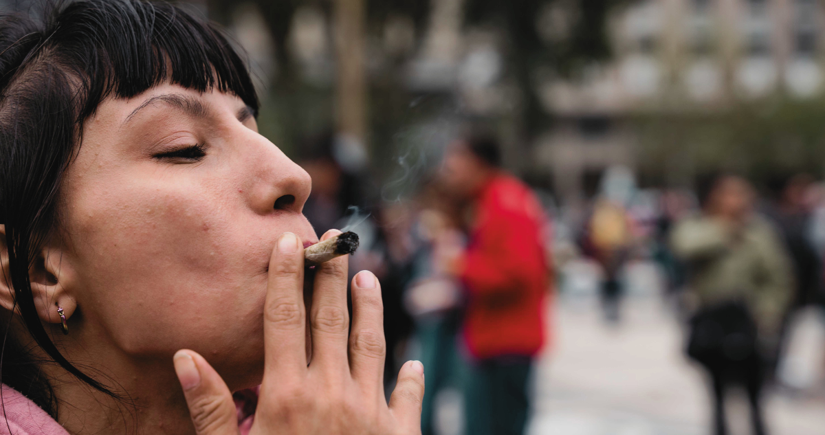 El síndrome que acecha a consumidores frecuentes de marihuana y que suelen confundir con gastritis