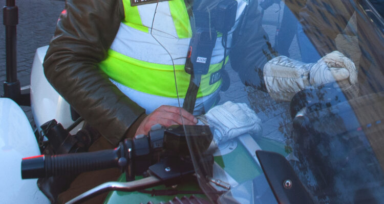 Carabinero motorista queda grave tras colisión de conductor presuntamente alcoholizado en Cerrillos