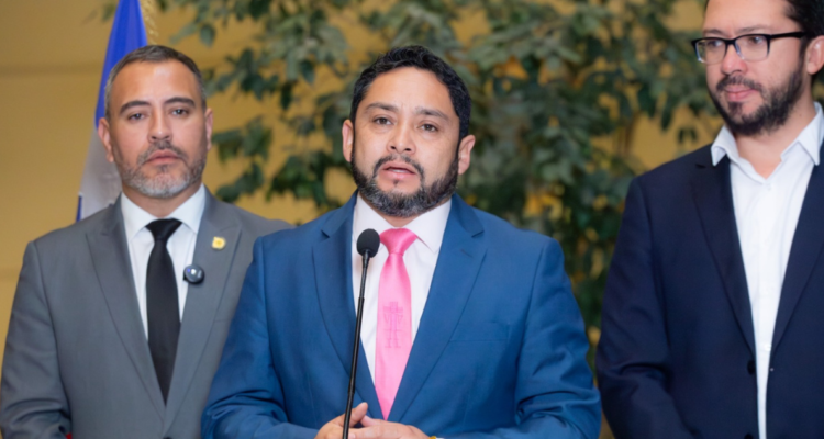 Carvajal (IND-PPD) presenta proyecto para fortalecer la salud mental y frenar la violencia en colegios