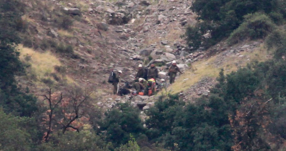 Rescatan a tres personas que se extraviaron en el cerro Manquehuito: no tenían equipos para la noche
