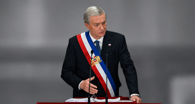 “Mentiroso” y “Dios lo bendiga a usted”: El grito desde la tribuna que lanzaron al presidente Kast