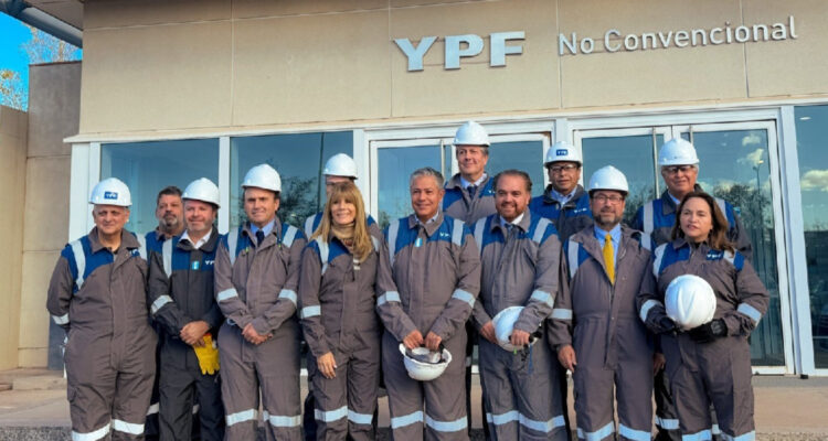 Chile ofrece sus puertos a Argentina para que exporte a Asia el gas y petróleo de su megayacimiento