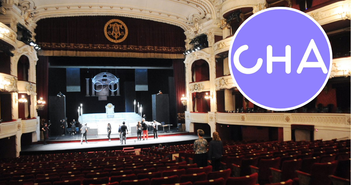 Teatro Municipal y logo de Chileactores en referencia a críticas de ser “vagos”