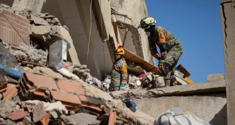 "Encontrar personas con vida es cada vez más extraño": rescatista chileno tras terremotos en Venezuela