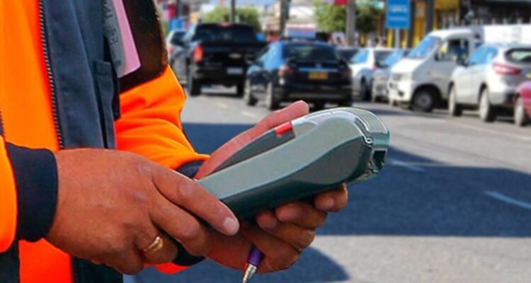Concejo Municipal de Ancud termina contrato con empresa de parquímetros tras deuda de $19 millones