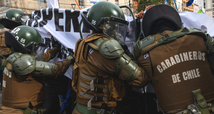 Comisión aprueba proyecto que aumenta sanciones contra quienes insulten o agredan a Carabineros y PDI