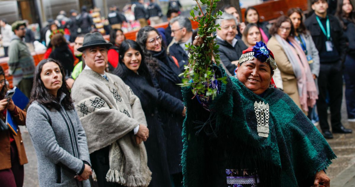 Con presencia de ministra Lincolao: Municipalidad de Santiago celebró a pueblos originarios