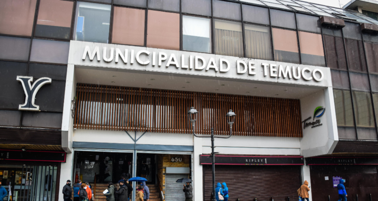 Concejalas piden apurar sumario contra director de Operaciones que sigue activo en municipio de Temuco